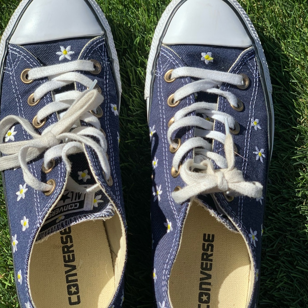 Converse- denim and daisies